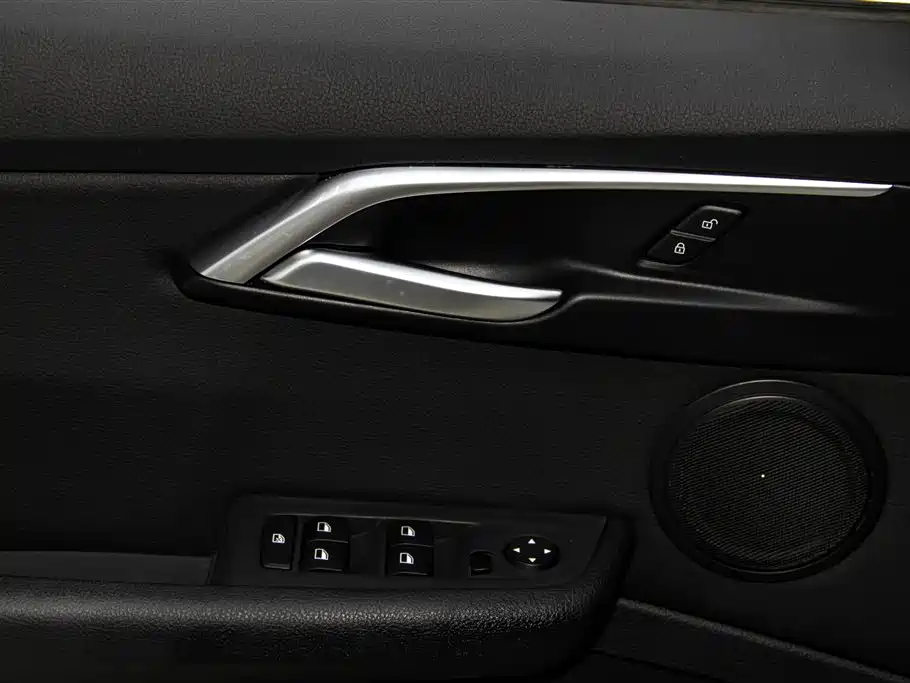 BMW 1 Series 2019 120i Leading M Sport Package фото 26
