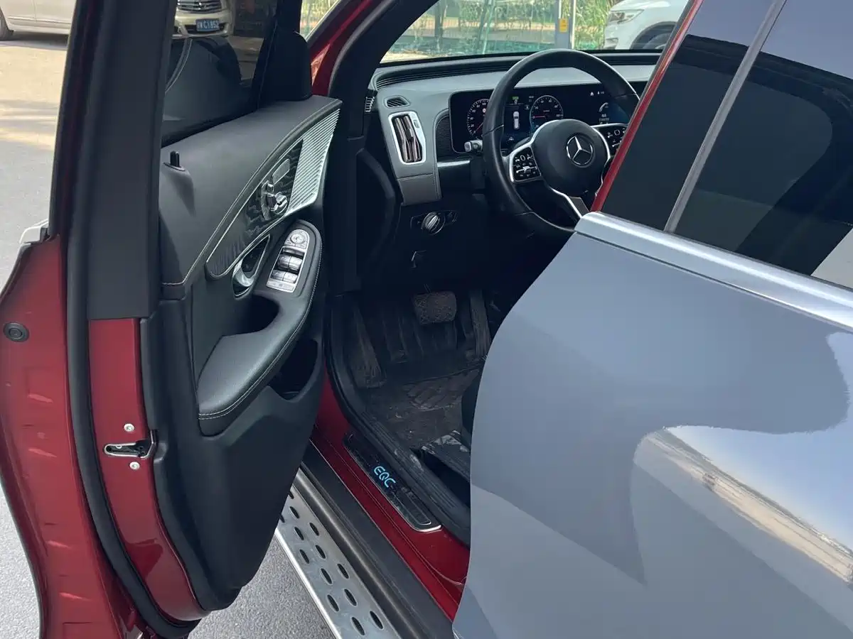 MERCEDES-BENZ EQC