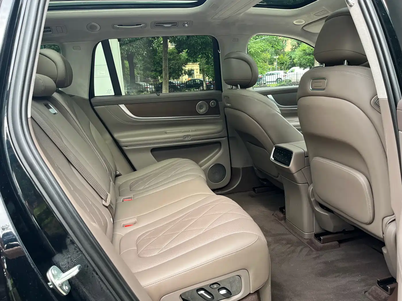 AITO Wenjie AITO M9 2024 Model Extended Range Ultra Edition 52kWh 5-Seater фото 12