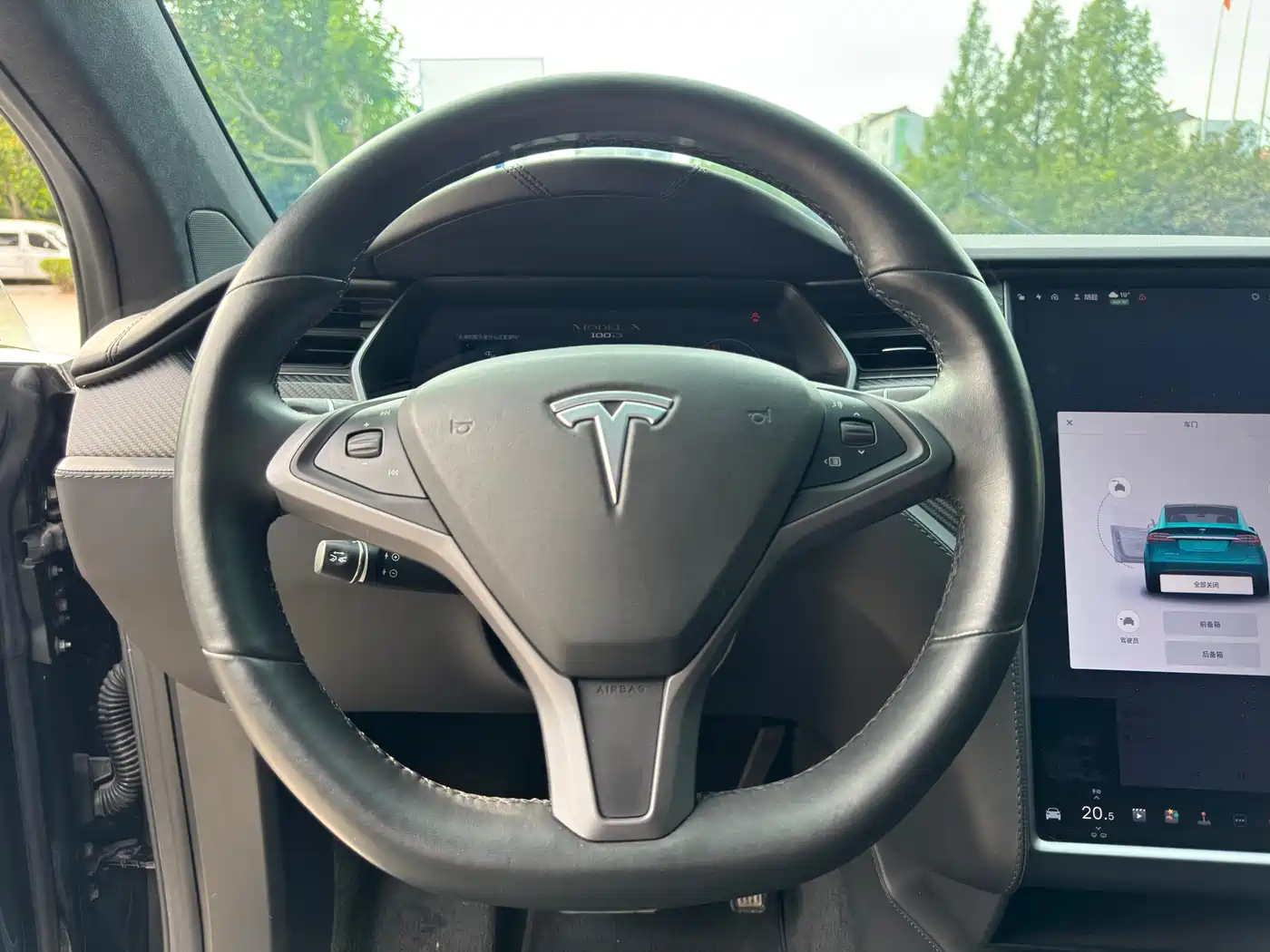 TESLA MODEL X