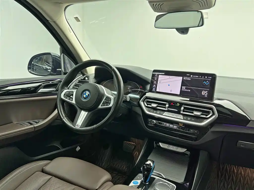 BMW iX3 2022 Leading Edition фото 22