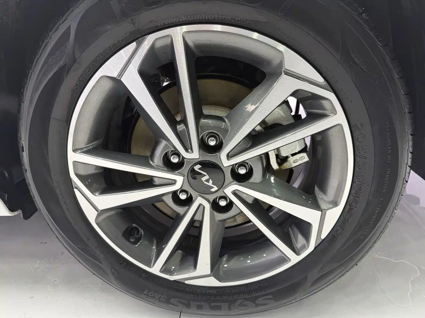 Kia K3 2023 Model 1.5L CVT Luxury Edition фото 16
