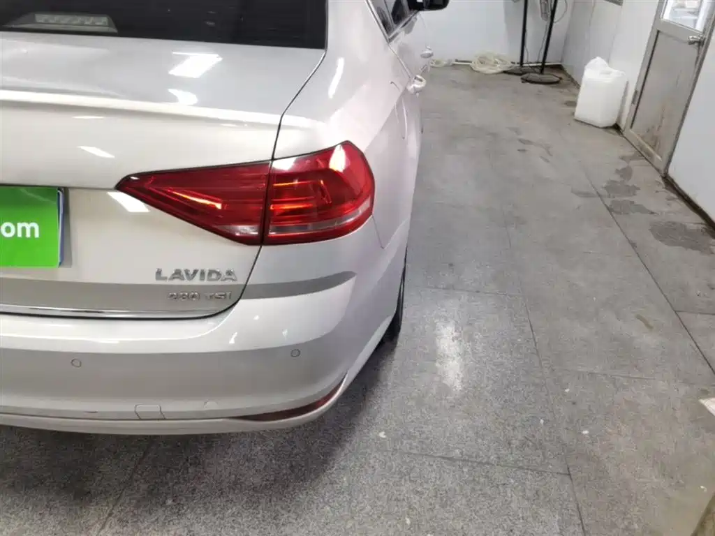 Volkswagen Lavida 2017 230TSI DSG Comfort Edition фото 8