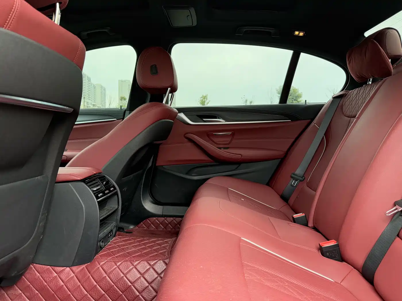 BMW 5 Series 2023 530Li Leading M Sport Package фото 11