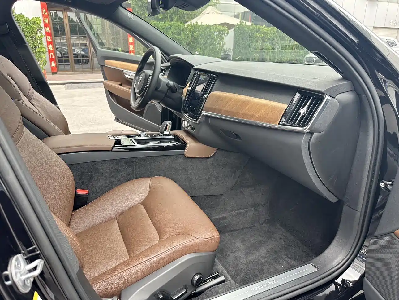 Volvo S90 Plug-in Hybrid 2024 2024 PHEV AWD Long Range Momentum Luxury Edition