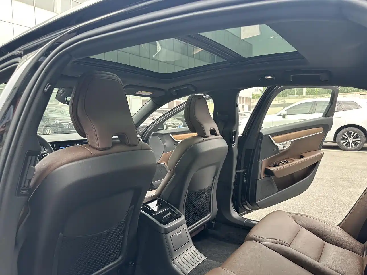 Volvo S90 Plug-in Hybrid 2024 2024 PHEV AWD Long Range Momentum Luxury Edition