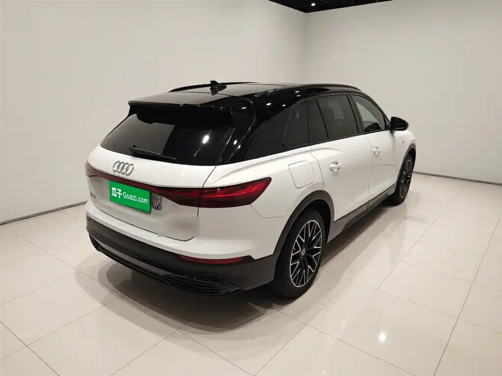 Audi Q5 e-tron 2022 40 e-tron Starlight Mech Suit фото 5