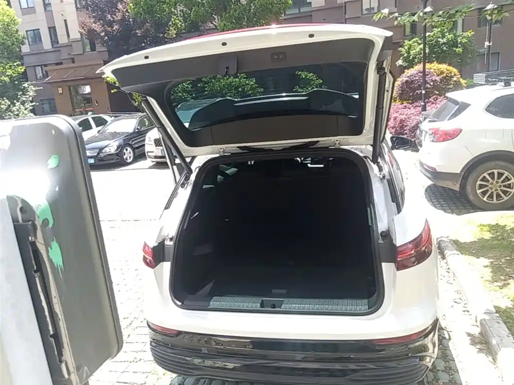 Audi Q5 e-tron 2022 40 e-tron Starlight Mech Suit фото 15