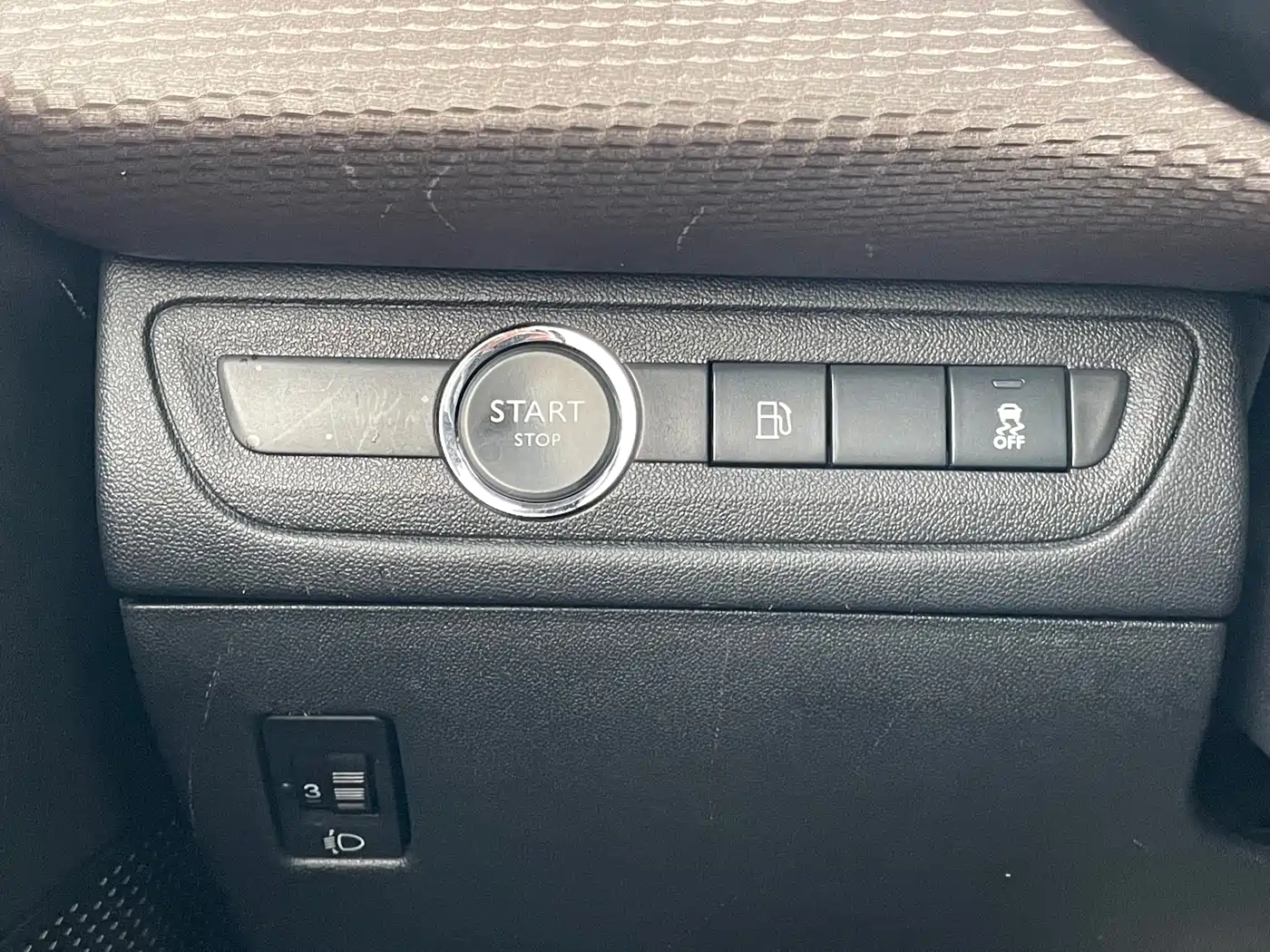 Peugeot 2008 2014 1.6L Automatic Navigation Edition фото 14