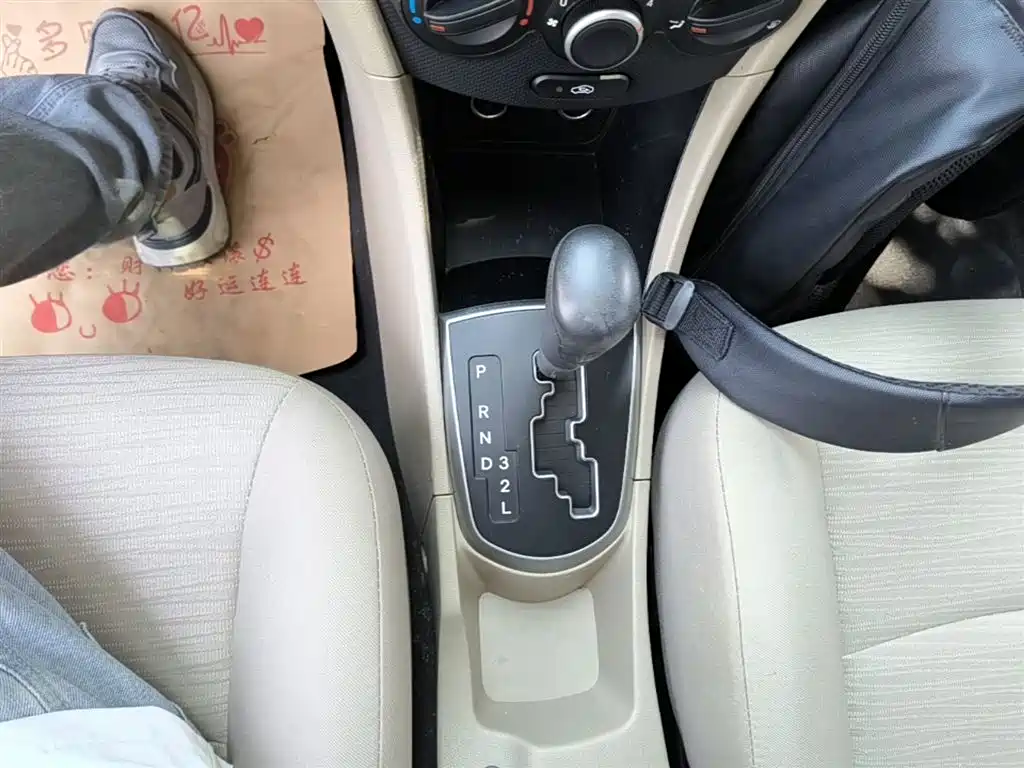 Hyundai Verna 2014 1.4L Automatic Smart GLS фото 14