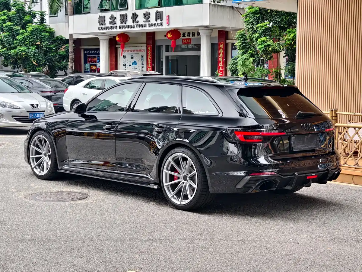 Audi RS 4 2019 RS 4 2.9T Avant фото 4