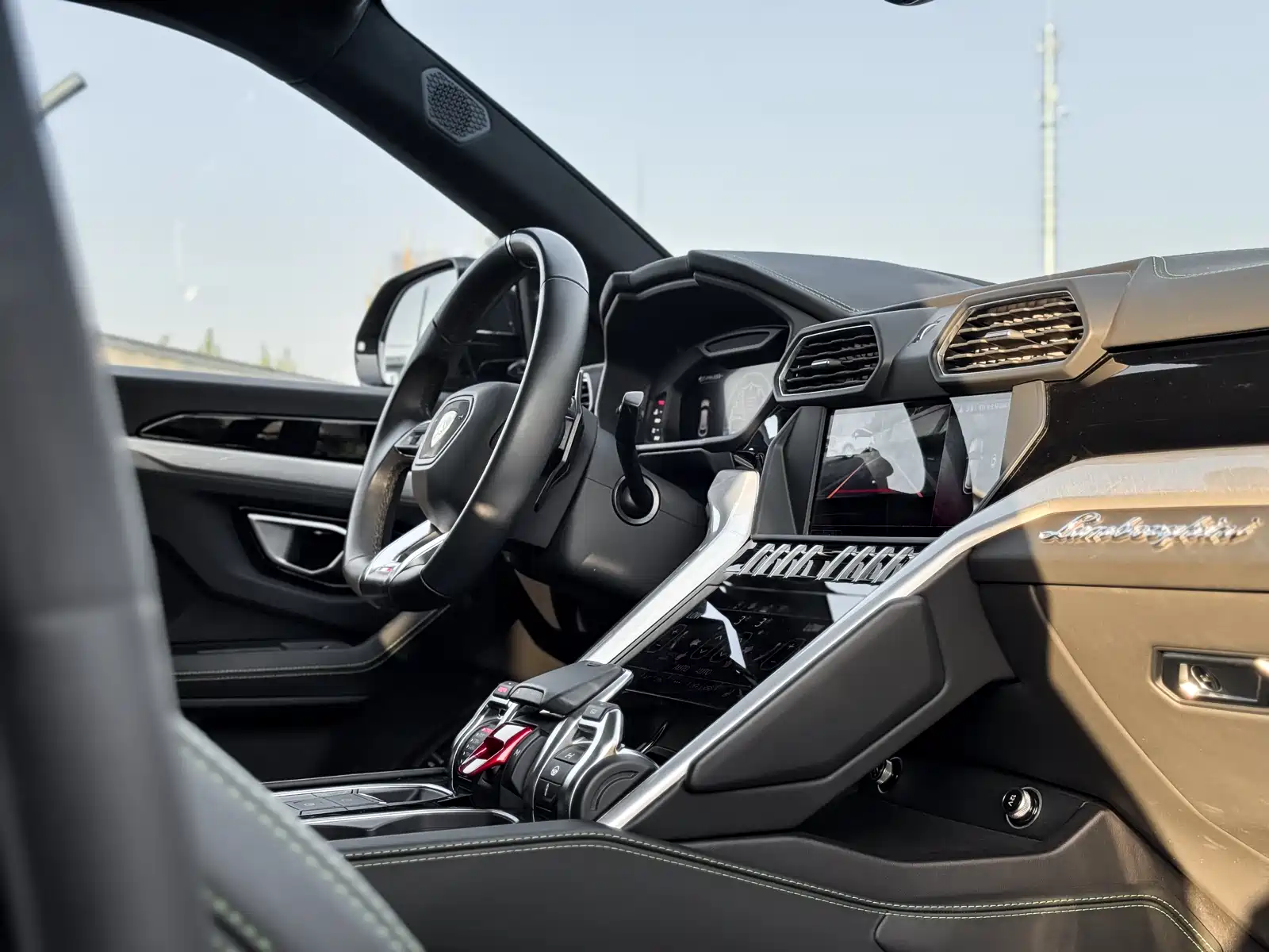 Фото 9 - Lamborghini Urus