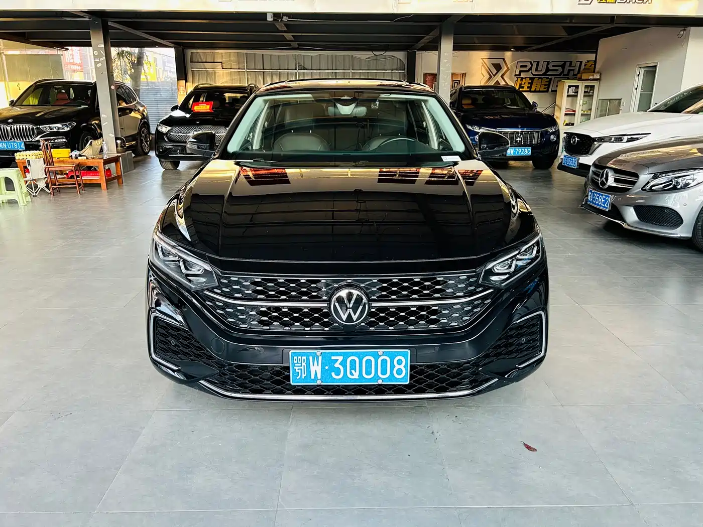 Volkswagen Passat 2022 330TSI Starlight Luxury Edition фото 2