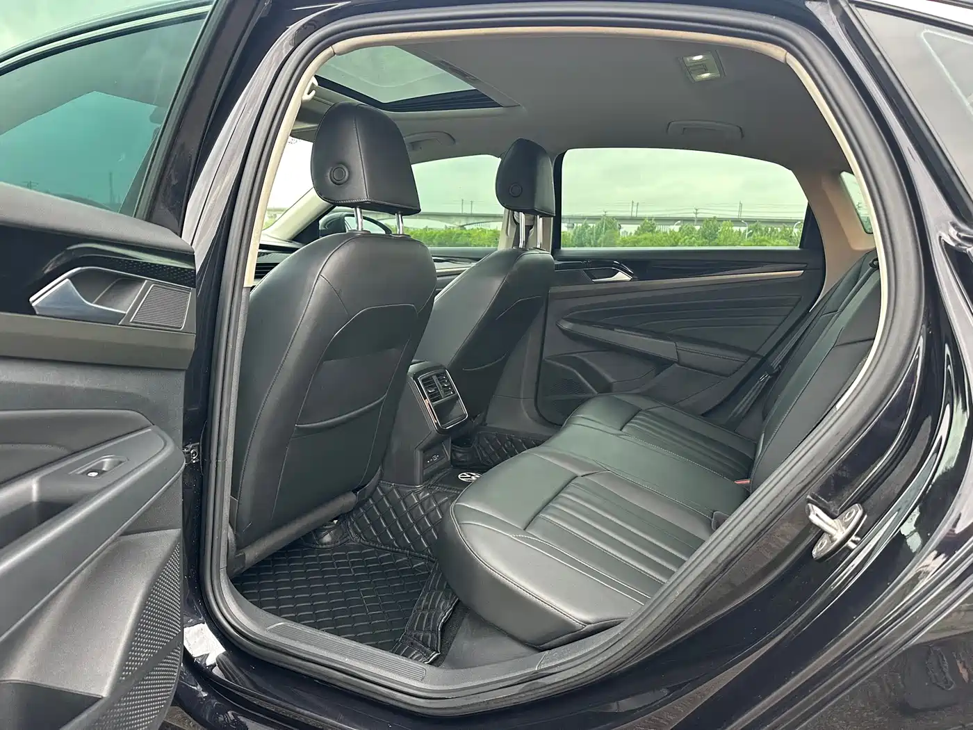 Volkswagen Passat 2021 Model 280TSI Business Edition фото 10