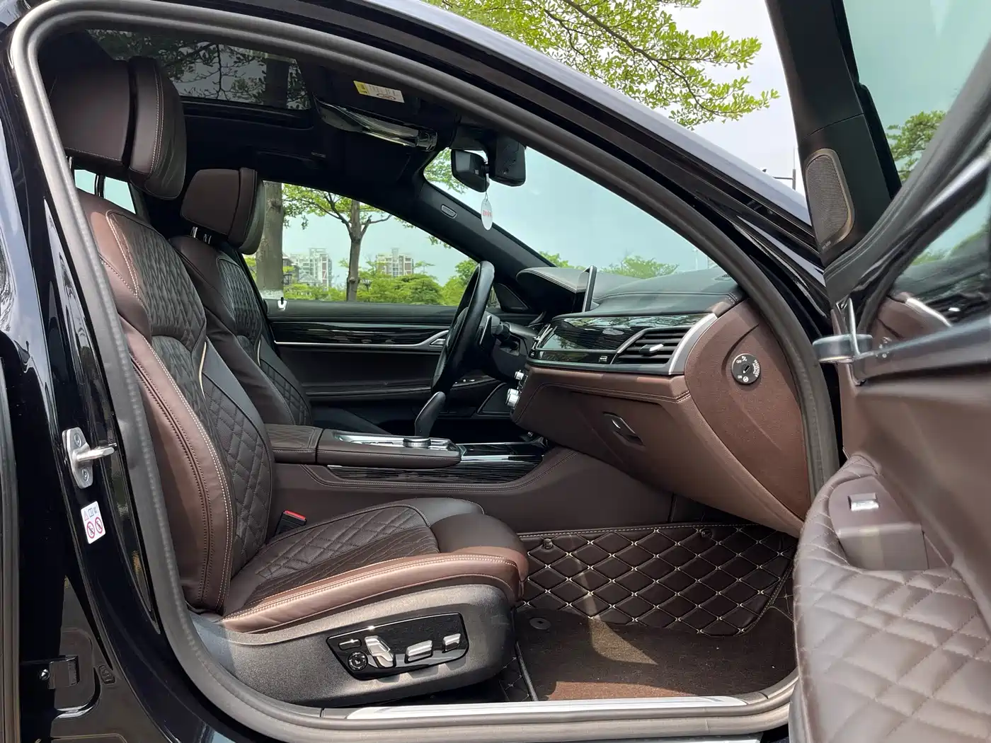 BMW 7 Series 2021 Model 740Li Leading M Sport Package фото 14
