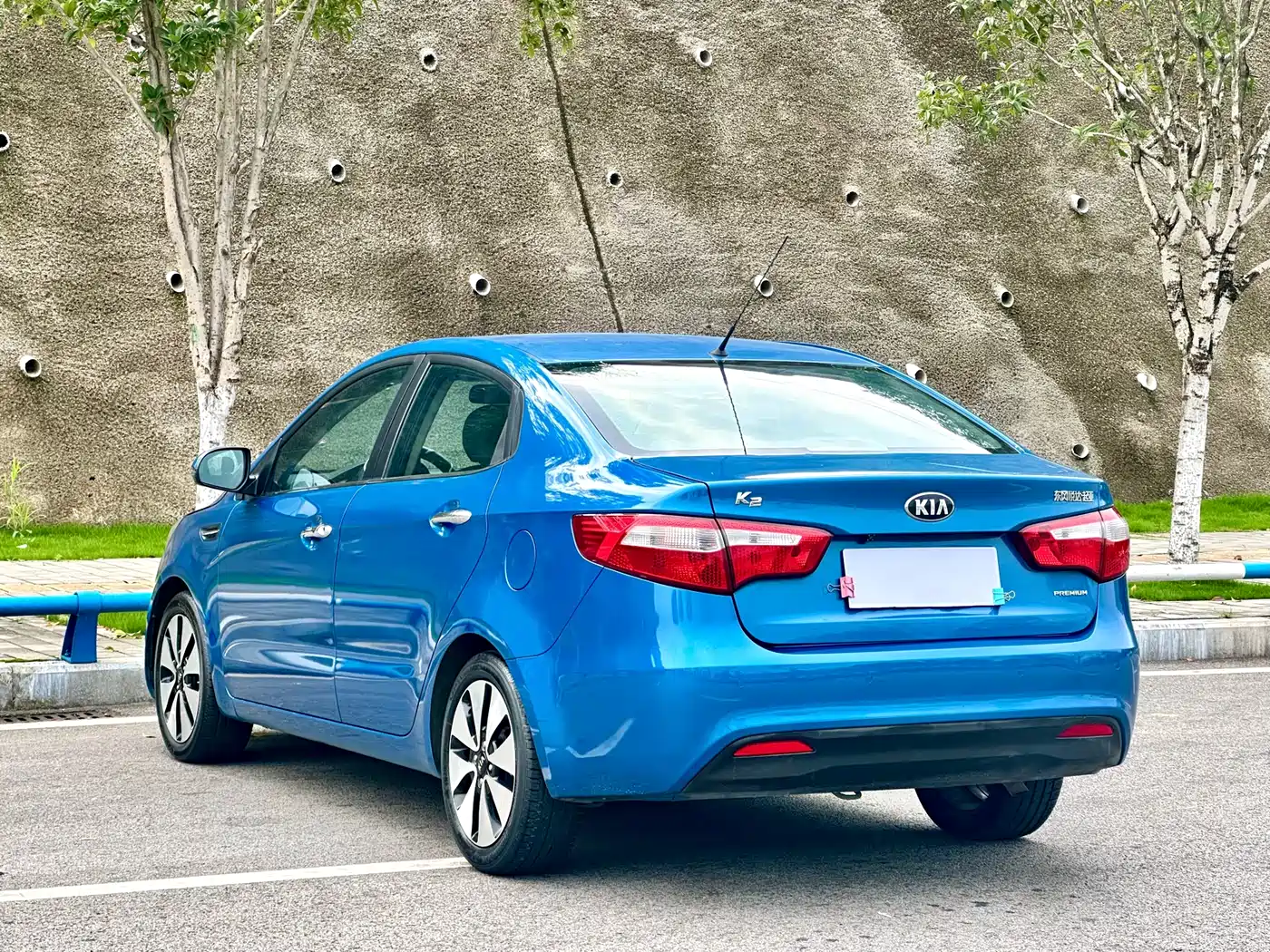 Kia K2 2012 2012 Sedan 1.6L AT Premium Commemorative Edition