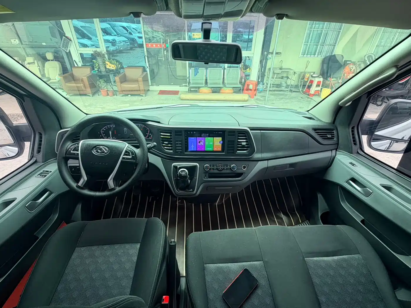 SAIC Maxus Xintu V80 2024 Aoyun Value Edition 6AMT Long Wheelbase Medium Roof 127Ps 6/7/8/9 Seats фото 9