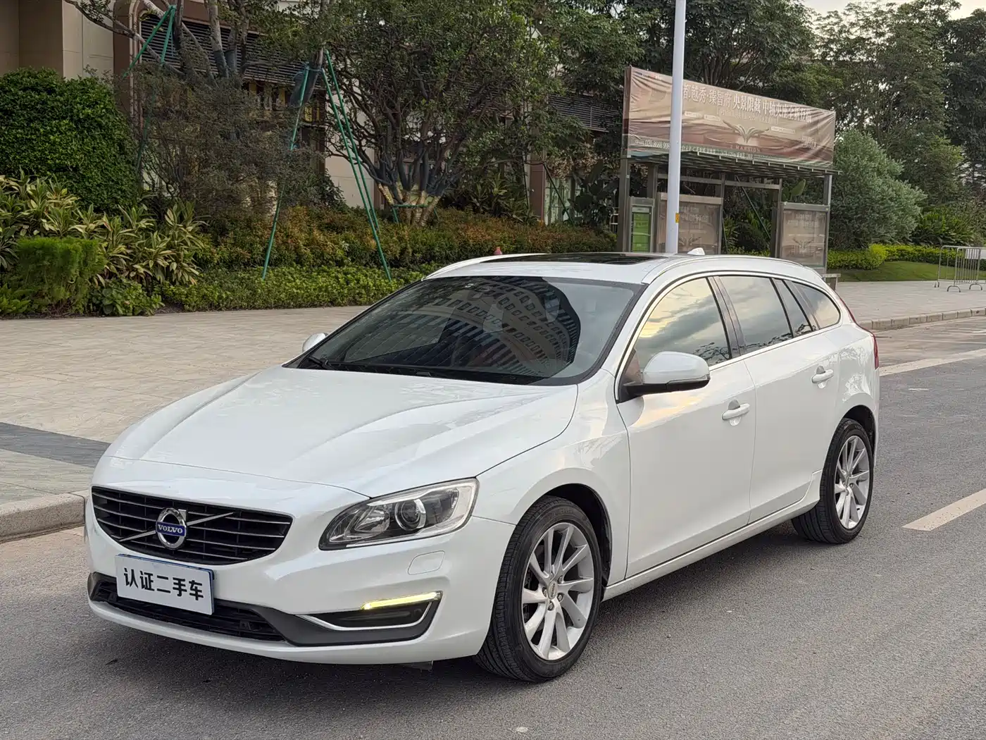 Volvo V60 2014 2015 T5 Momentum