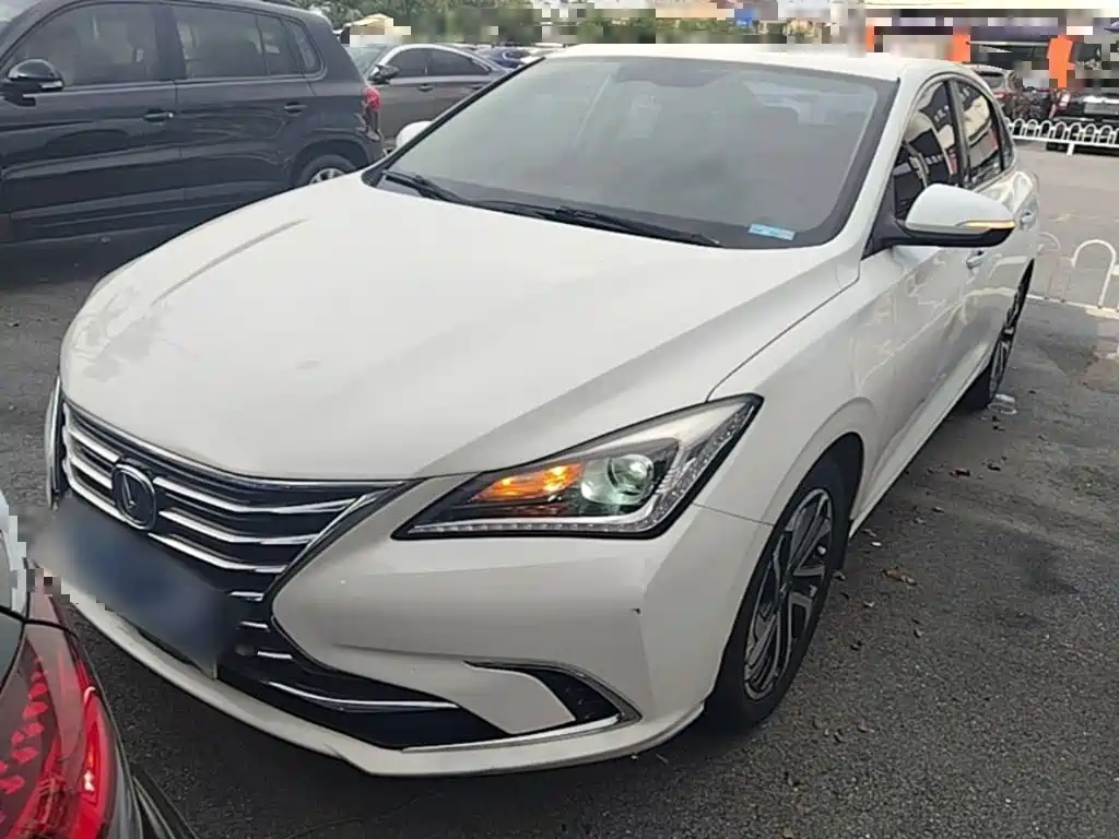 Фото 3 - Changan Eado