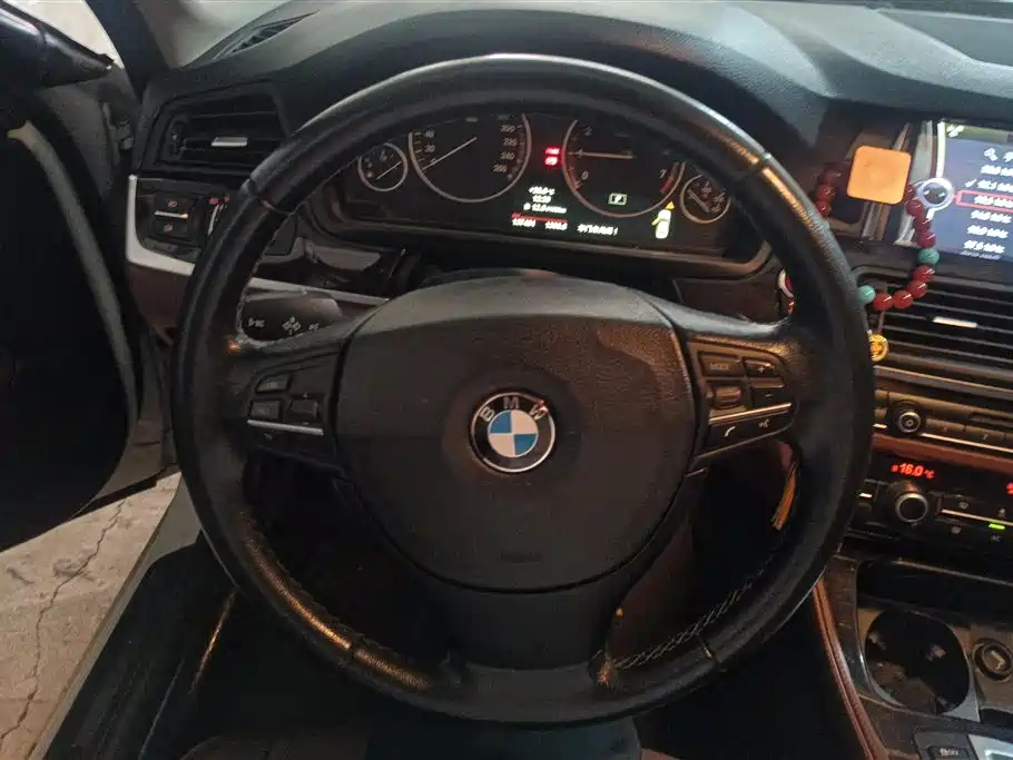 BMW 5 Series 2014 525Li Leading фото 15