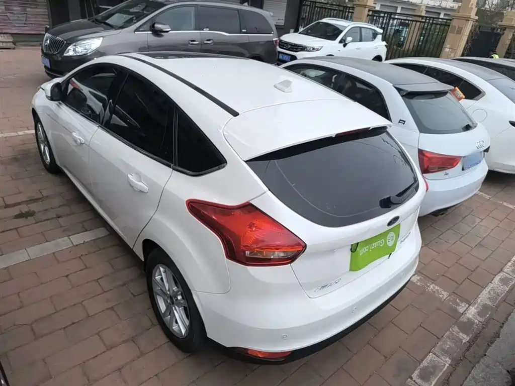 Фото 5 - Ford Focus