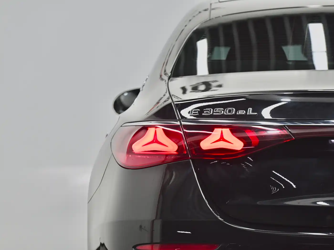 Mercedes-Benz E-Class New Energy 2024 E 350 e L Plug-in Hybrid Sedan фото 10