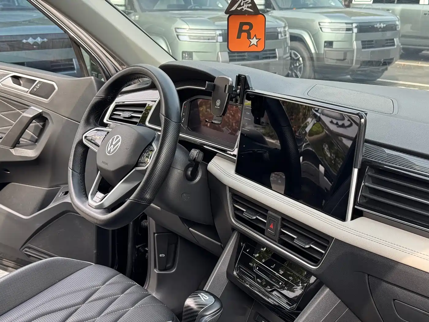 Volkswagen Tiguan L 2022 330TSI Auto 2WD R-Line Premium Edition фото 18