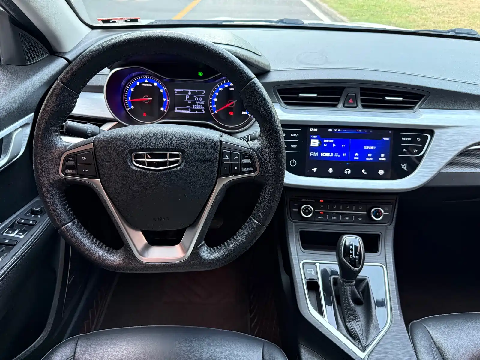 Фото 12 - Geely Vision