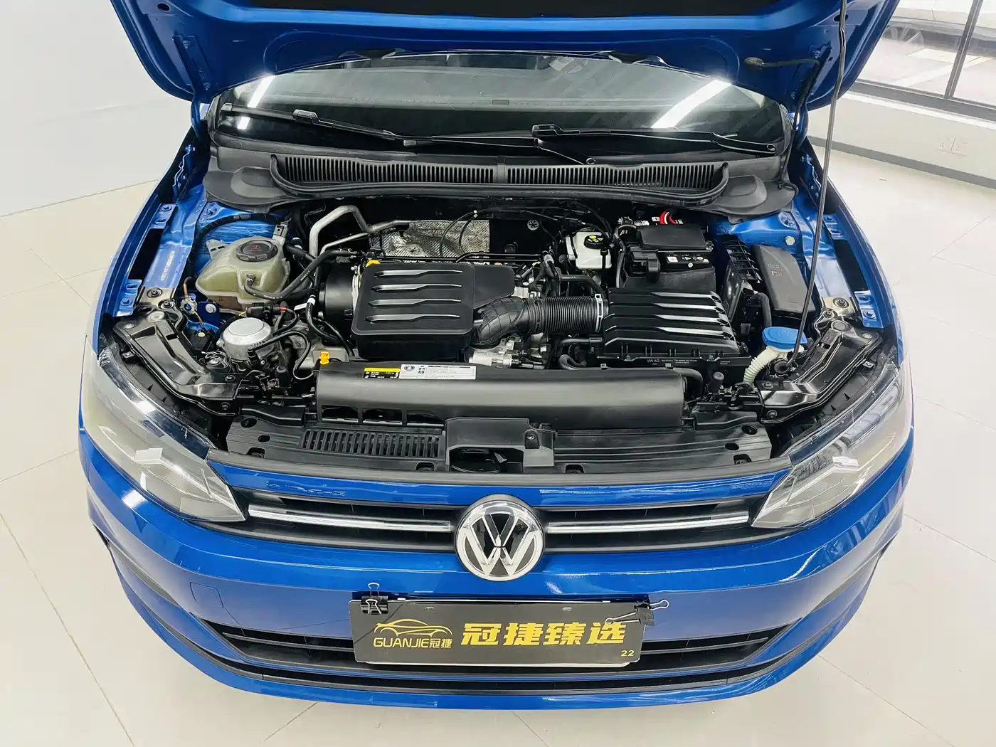 VOLKSWAGEN POLO