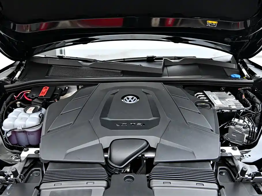 Volkswagen Touareg 2023 3.0TSI R-Line Black Sports Package фото 37