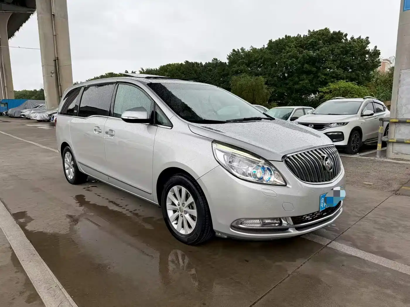 Buick GL8 2014 2.4L LT Luxury Business Executive фото 3