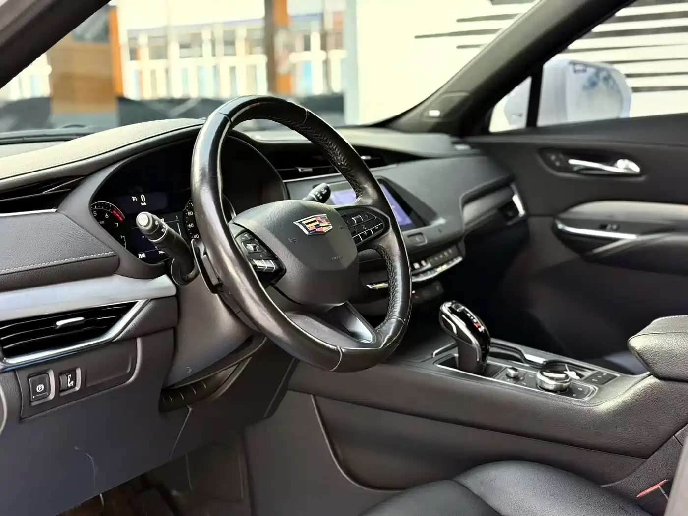 Cadillac XT4 2021 28T FWD Premium Edition фото 7