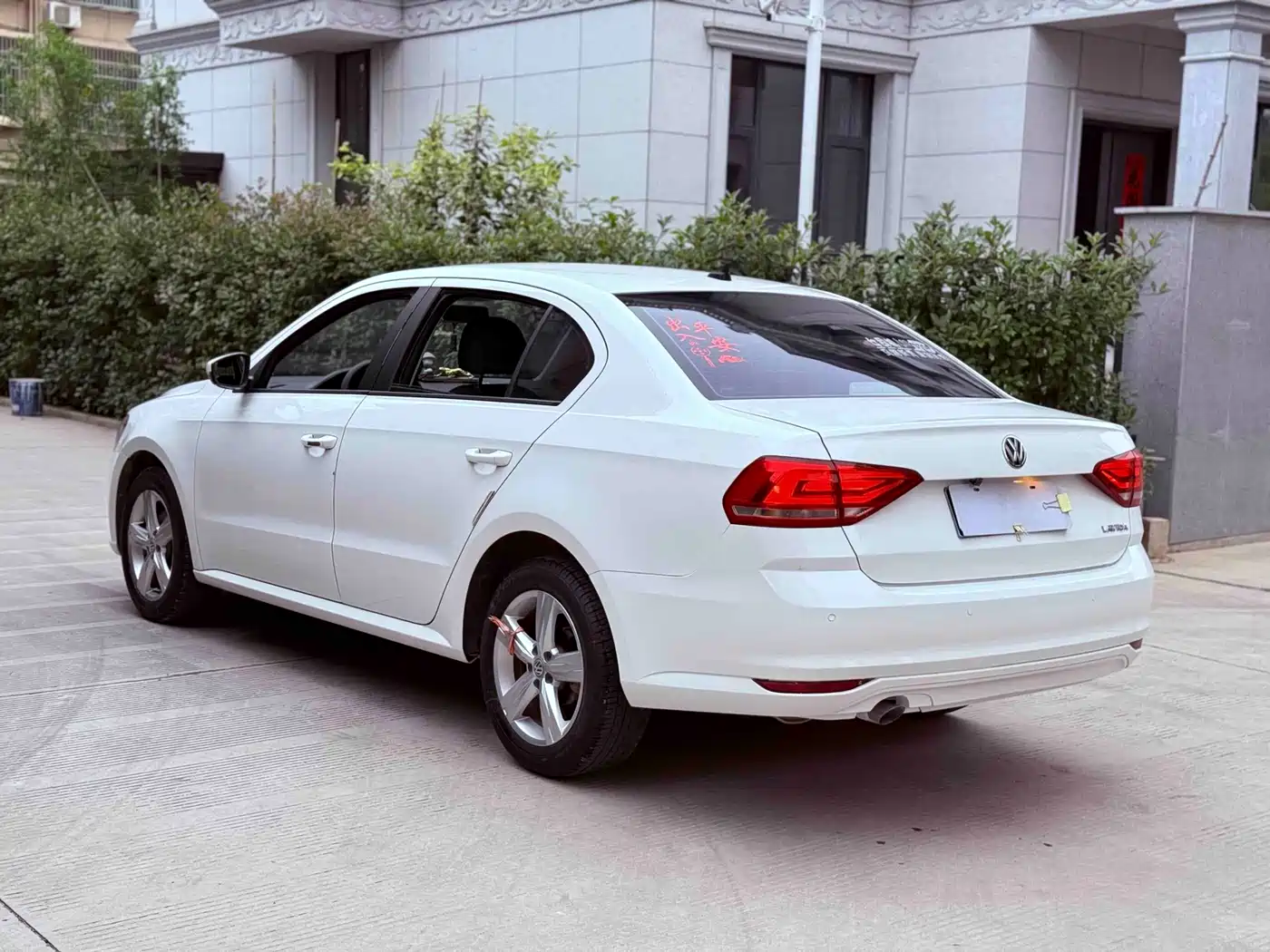 Volkswagen Lavida 2017 1.6L Manual Trend Edition фото 8