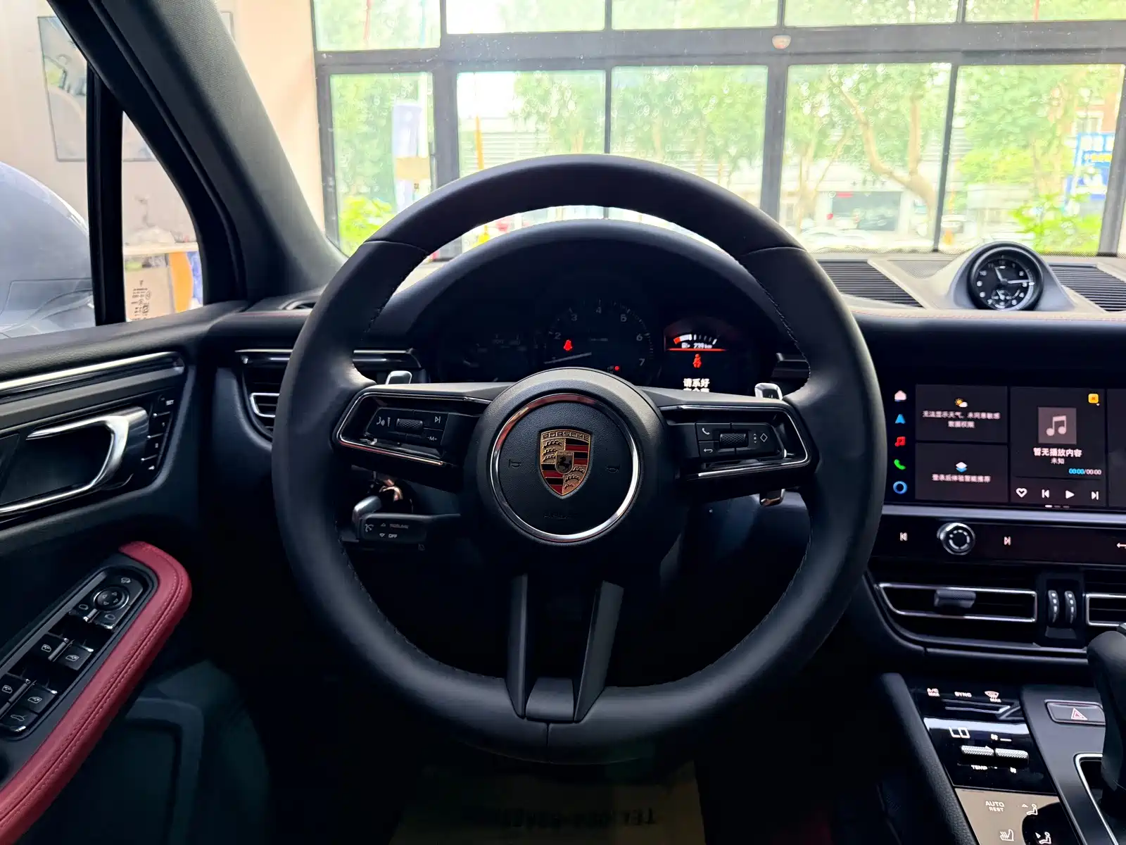 Photo 15 - Porsche Macan