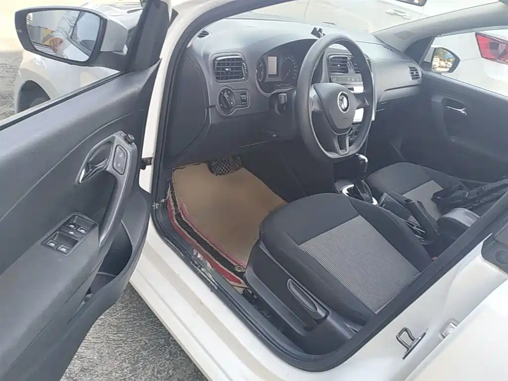 Volkswagen Polo 2018 1.5L Auto Safe Drive фото 16