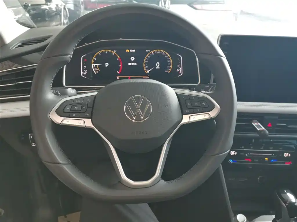 Volkswagen Tiguan L 2025 Model 300TSI Auto 2WD Dragon Edition фото 7