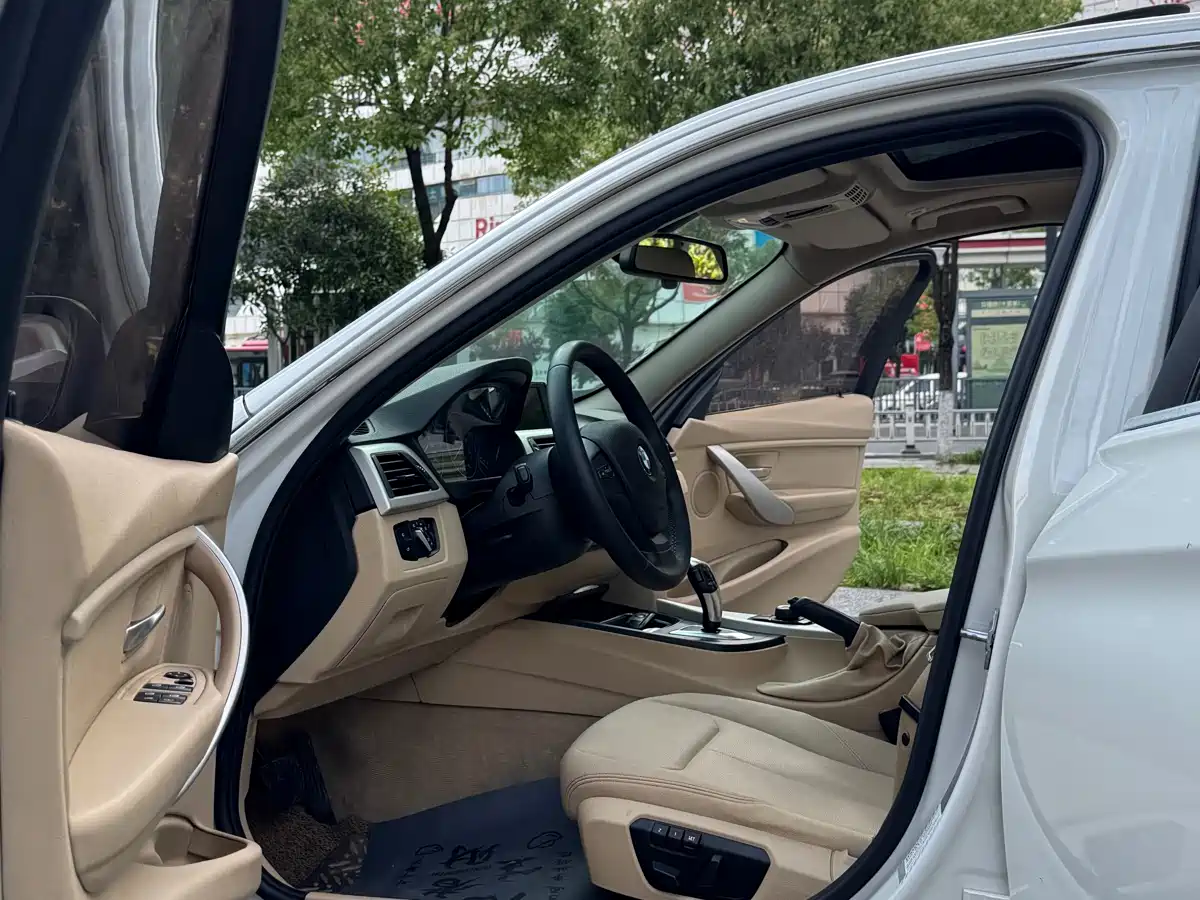 BMW 3 Series 2014 320Li Fashion фото 13