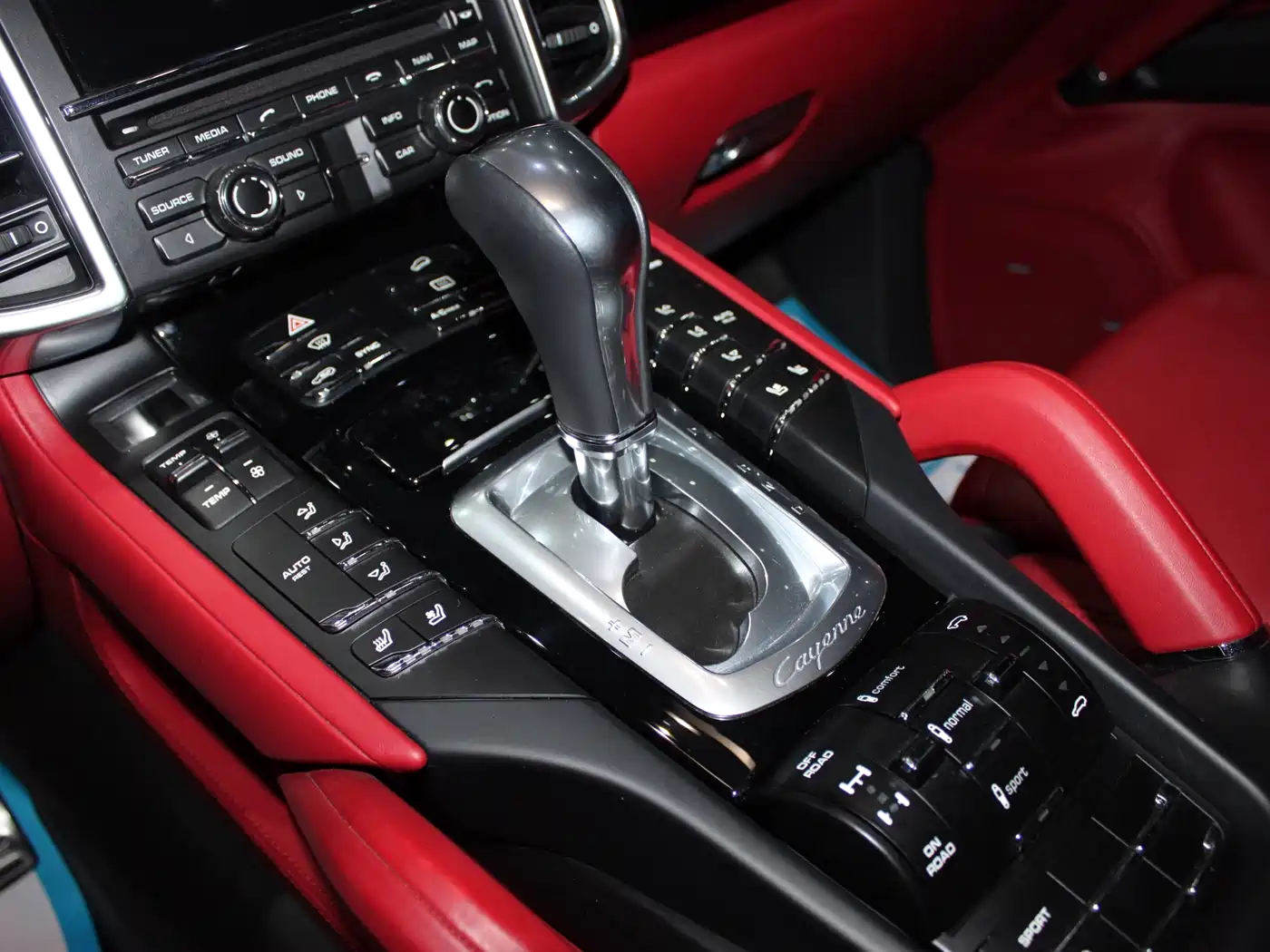 Porsche Cayenne 2014 Cayenne Platinum Edition 3.0T фото 16