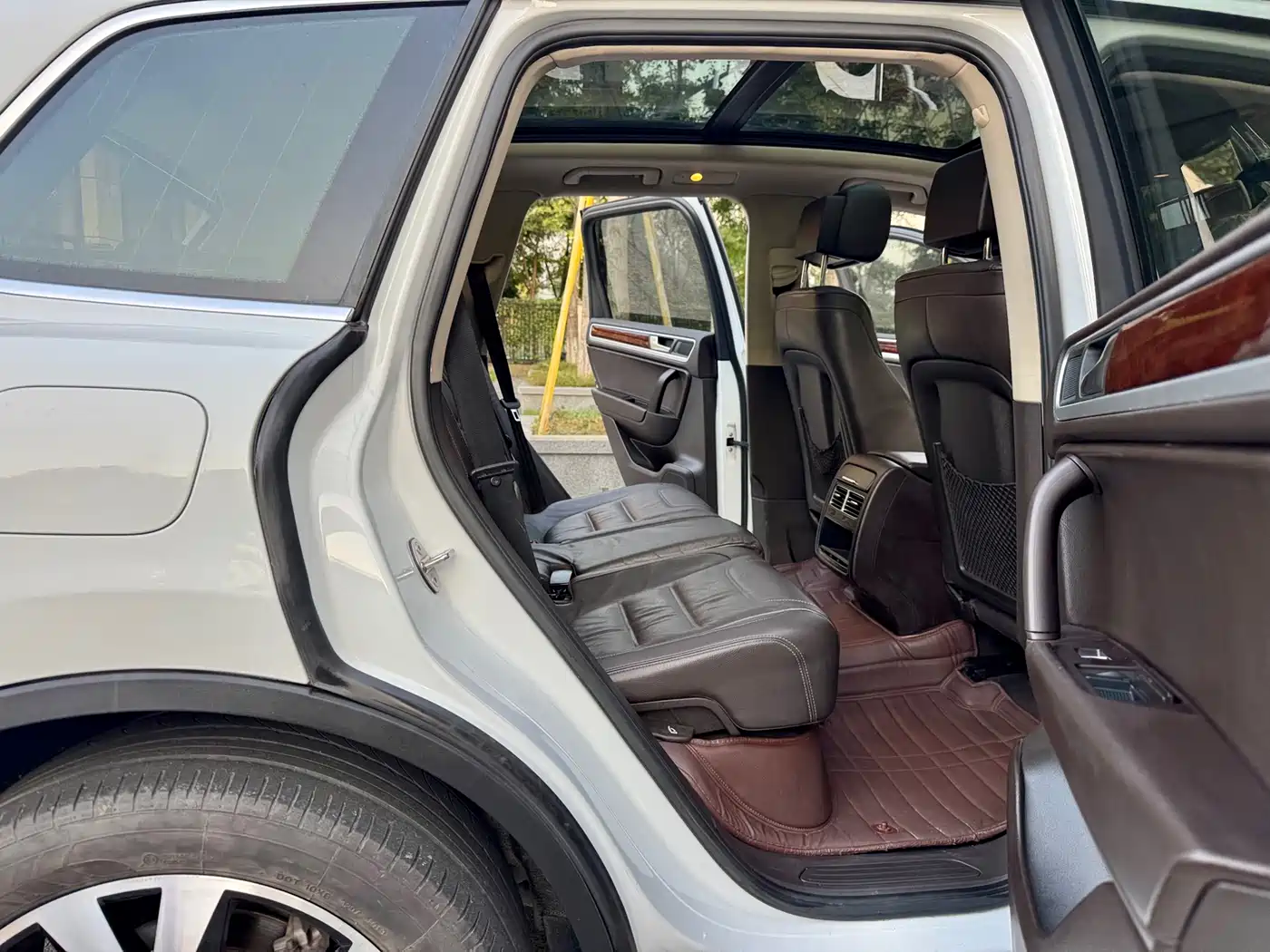 Volkswagen Touareg 2013 3.0TSI X 10th Anniversary Limited Edition фото 12