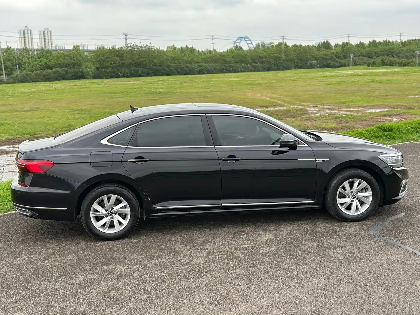 Volkswagen Passat 2021 Model 280TSI Business Edition фото 13