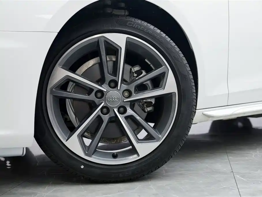 Audi A4L 2020 40 TFSI Fashion Dynamic Edition фото 3