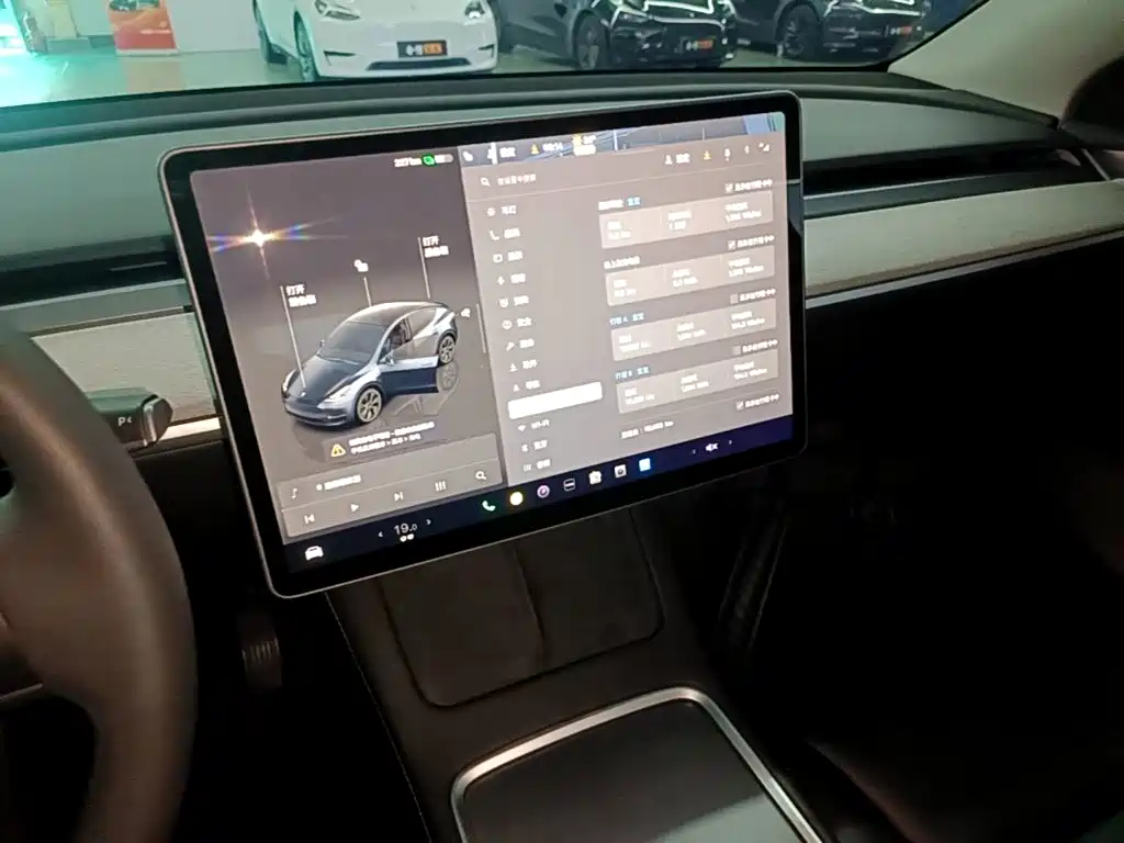 Фото 13 - Tesla Model Y