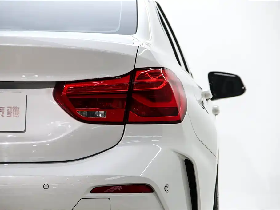 BMW 1 Series 2019 120i Leading M Sport Package фото 11