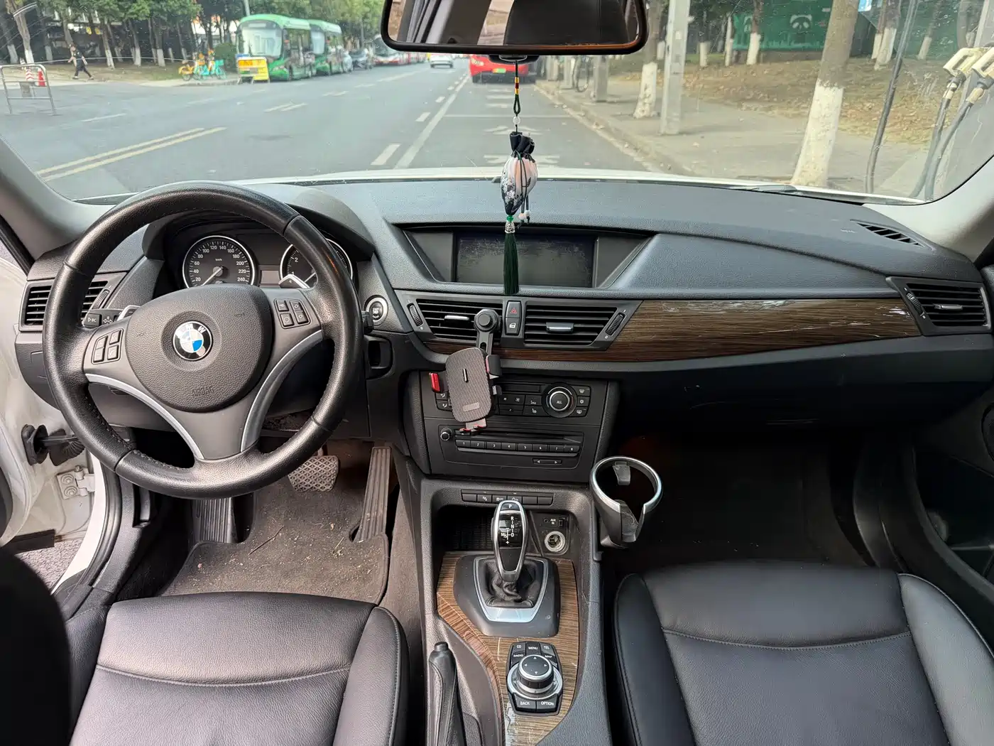 BMW X1 2012 xDrive28i Luxury Model фото 13