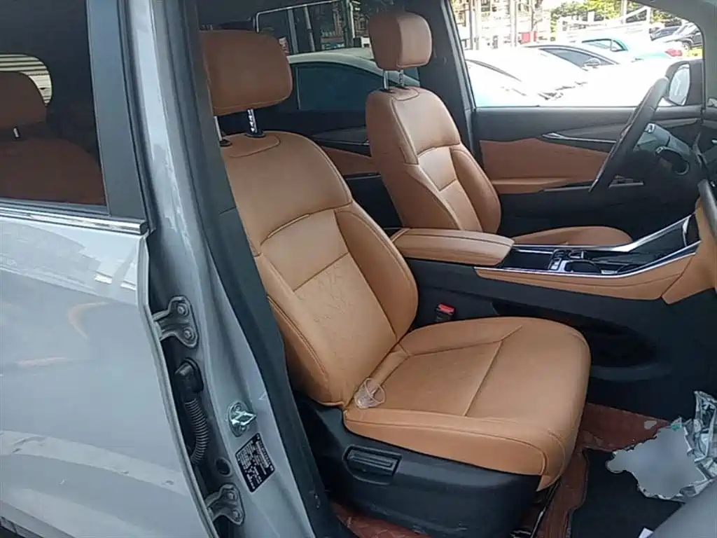Фото 25 - Maxus Maxus G50 PHEV