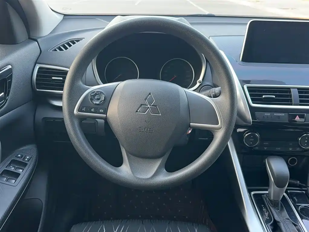 Mitsubishi Eclipse Cross 2018 1.5T CVT 2WD Fearless Edition фото 6