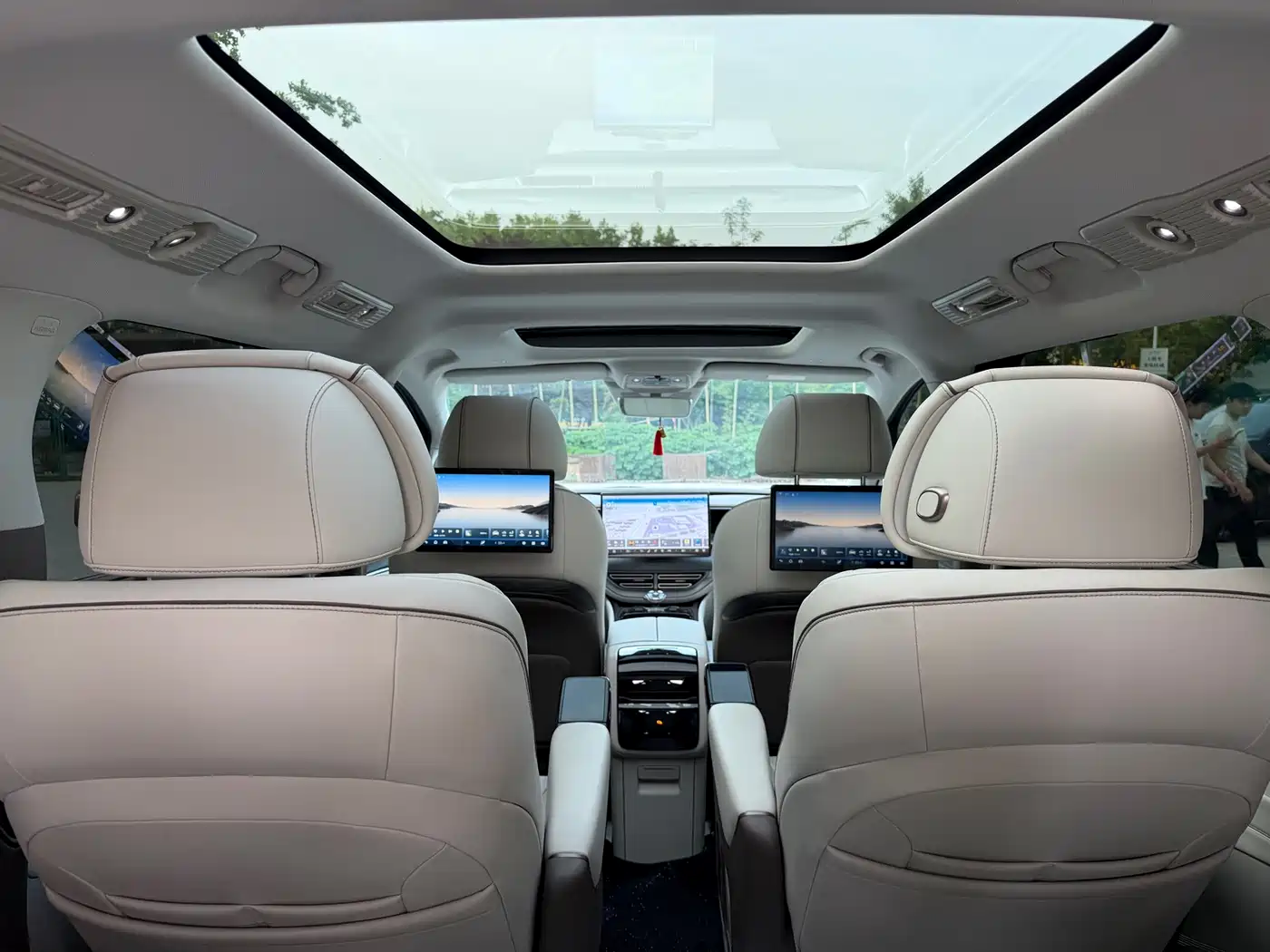 Denza D9 2022 DM-i 970 All-Wheel Drive Honor Edition фото 8