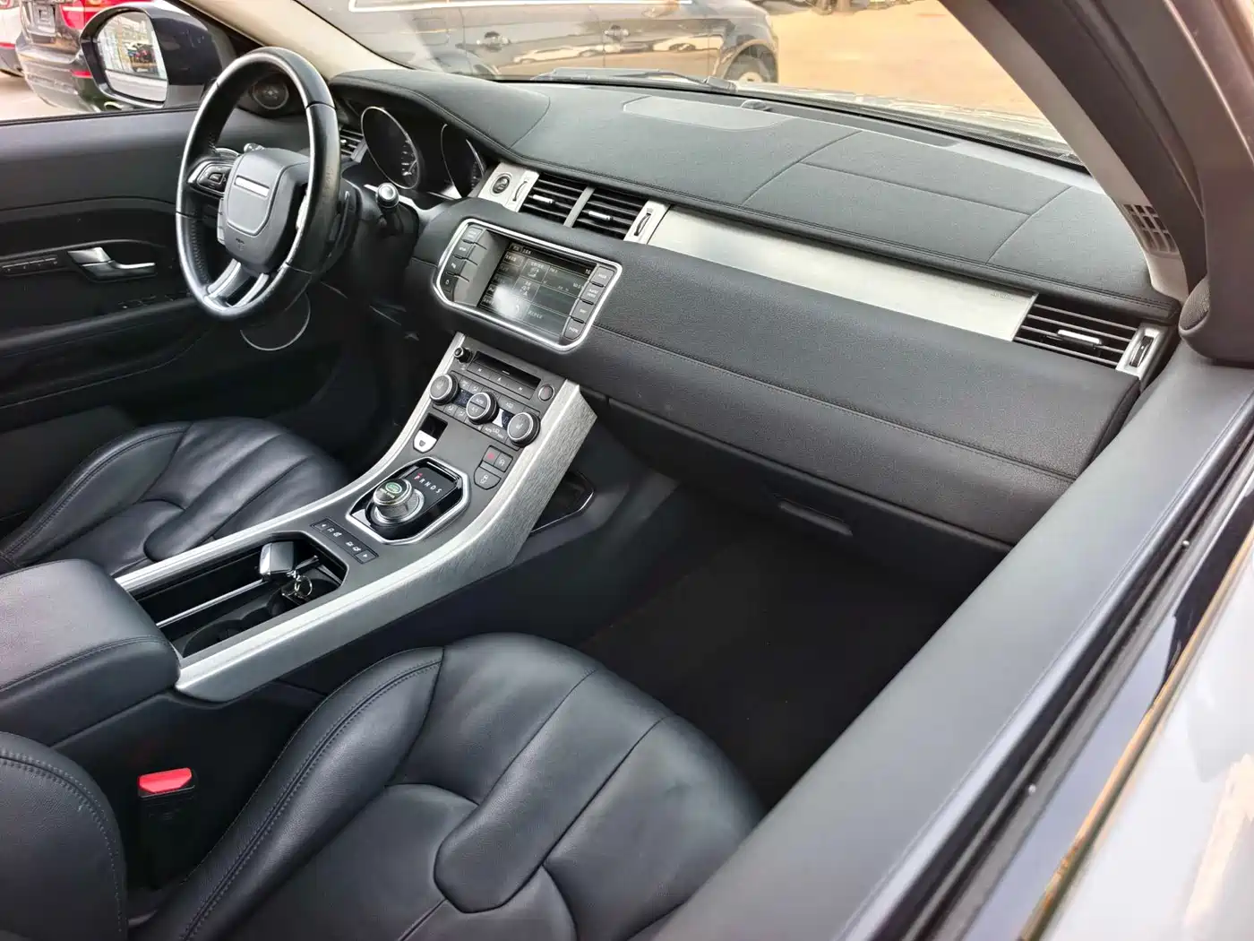 Land Rover Range Rover Evoque 2015 2.0T 5-Door Intelligent Edition фото 15