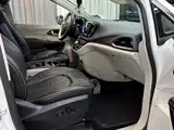 Фото 14 - Chrysler Pacifica PHEV