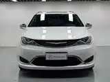 Фото 2 - Chrysler Pacifica PHEV